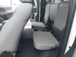 2023 Toyota Tacoma SR z VIN 3TYRZ5CN1PT037202, wystawiony jako IAAI lot #41896502 z przebiegiem 45 568 mil mil oraz . Historia ofert i sprzedaży dostępna na DreamBid. Obrazek 8.