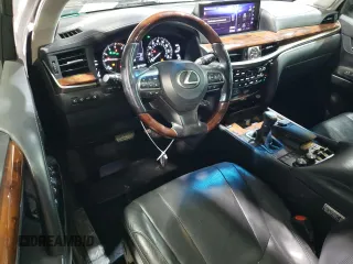2018 Lexus LX 570 z VIN JTJHY7AX8J4262937, wystawiony jako Copart lot #49702925 z przebiegiem 104 837 mil mil oraz Szkody całkowita. Historia ofert i sprzedaży dostępna na DreamBid. Obrazek 8.