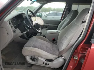 2000 Ford Explorer XLT z VIN 1FMZU73E3YUB16272, wystawiony jako Copart lot #59479125 z przebiegiem 146 722 mil mil oraz Szkoda całkowita • Salvage title. Historia ofert i sprzedaży dostępna na DreamBid. Obrazek 7.