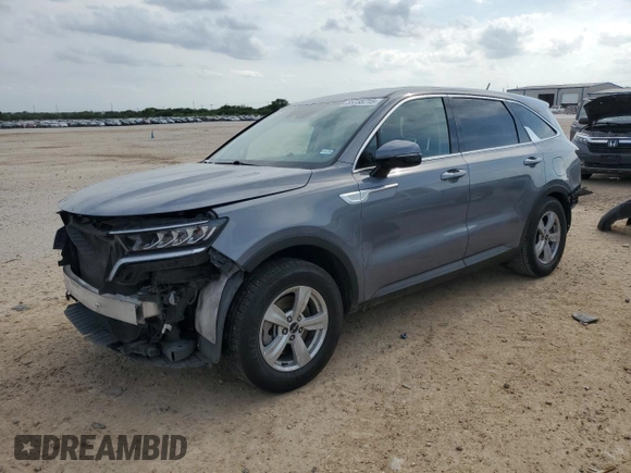 2022 Kia Sorento LX z VIN 5XYRG4LC0NG152717, wystawiony jako Copart lot #55238715 z przebiegiem 78 435 mil mil oraz Szkoda całkowita • Salvage title. Historia ofert i sprzedaży dostępna na DreamBid. Obrazek 1.