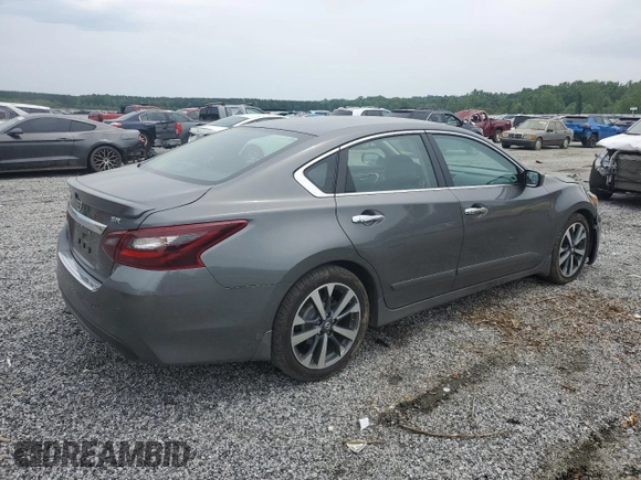 2017 Nissan Altima SR z VIN 1N4AL3AP7HC136120, wystawiony jako Copart lot #57295125 z przebiegiem 84 300 mil mil oraz Szkoda całkowita • Salvage title. Historia ofert i sprzedaży dostępna na DreamBid. Obrazek 3.