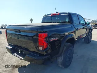 2024 Chevrolet Colorado 4WD Trail Boss z VIN 1GCPTEEK5R1144549, wystawiony jako IAAI lot #42754175 z przebiegiem Nie podano mil oraz . Historia ofert i sprzedaży dostępna na DreamBid. Obrazek 4.