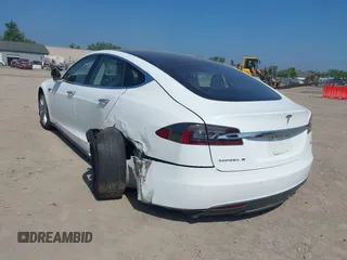 2016 Tesla Model S 70 z VIN 5YJSA1E13GF129925, wystawiony jako IAAI lot #42568012 z przebiegiem 109 195 mil mil oraz . Historia ofert i sprzedaży dostępna na DreamBid. Obrazek 3.