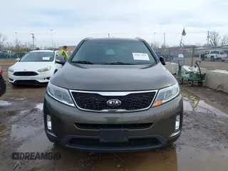 2015 Kia Sorento EX with VIN 5XYKU4A72FG621744, listed as a IAAI auction lot 41877451 with 105,898 mi miles. Bid and sale history available at carsss.com. Image 13.