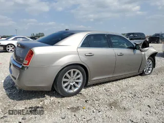 2014 Chrysler 300 z VIN 2C3CCAAG0EH157167, wystawiony jako Copart lot #54758765 z przebiegiem 107 138 mil mil oraz Szkoda całkowita • Salvage title. Historia ofert i sprzedaży dostępna na DreamBid. Obrazek 3.