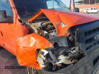 2008 Ford Econoline Cargo Commercial z VIN 1FTNE14W58DA56967, wystawiony jako IAAI lot #41841891 z przebiegiem 205 561 mil mil oraz . Historia ofert i sprzedaży dostępna na DreamBid. Obrazek 6.
