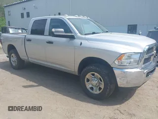 2017 Ram 2500 Tradesman z VIN 3C6UR5CL9HG748450, wystawiony jako IAAI lot #42259159 z przebiegiem 153 092 mil mil oraz . Historia ofert i sprzedaży dostępna na DreamBid. Obrazek 1.