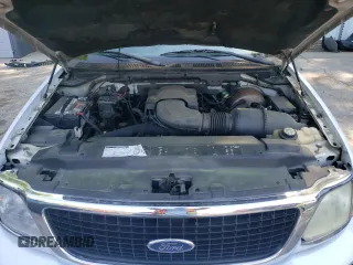 2002 Ford Expedition XLT с VIN 1FMRU15W52LA94288, выставлен на аукционе Copart как лот 52745335 с пробегом 219 734 миль миль и Списание • Salvage title. История ставок и продаж доступна на DreamBid. Изображение 11.