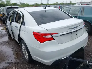 2013 Chrysler 200 Limited with VIN 1C3CCBCG5DN539607, listed as a IAAI auction lot 42131575 with 92,757 mi miles. Bid and sale history available at carsss.com. Image 3.