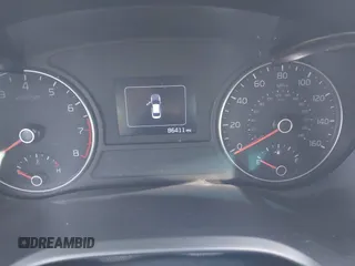 2018 Kia Optima LX z VIN 5XXGT4L35JG265371, wystawiony jako IAAI lot #42494354 z przebiegiem 86 411 mil mil oraz . Historia ofert i sprzedaży dostępna na DreamBid. Obrazek 7.