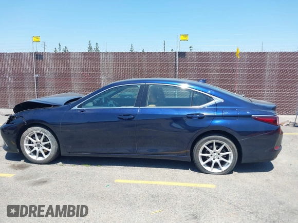 2022 Lexus ES 350 z VIN 58ADZ1B12NU135987, wystawiony jako IAAI lot #42216317 z przebiegiem 55 515 mil mil oraz . Historia ofert i sprzedaży dostępna na DreamBid. Obrazek 14.