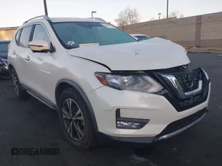 2017 Nissan Rogue SL z VIN JN8AT2MT6HW154527, wystawiony jako IAAI lot #41808881 z przebiegiem 64 982 mil mil oraz . Historia ofert i sprzedaży dostępna na DreamBid. Obrazek 1.