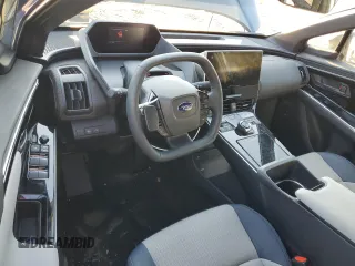 2024 Subaru Solterra Limited z VIN JTMABABA0RA063858, wystawiony jako Copart lot #43372155 z przebiegiem 7 791 mil mil oraz Szkoda całkowita • Salvage title. Historia ofert i sprzedaży dostępna na DreamBid. Obrazek 8.