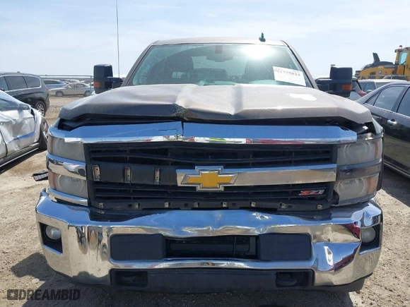 2015 Chevrolet Silverado 2500HD LT with VIN 1GC1KVEG5FF557414, listed as a IAAI auction lot 41735823 with 271,919 mi miles. Bid and sale history available at carsss.com. Image 6.