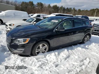 2015 Volvo V60 z VIN YV1612SMXF1220567, wystawiony jako Copart lot #42930125 z przebiegiem 122 114 mil mil oraz Szkody całkowita. Historia ofert i sprzedaży dostępna na DreamBid. Obrazek 1.