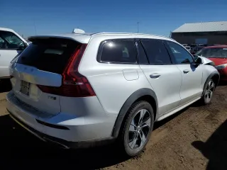 2021 Volvo V60 z VIN YV4102WKXM1069073, wystawiony jako Copart lot #47275314 z przebiegiem 45 882 mil mil oraz . Historia ofert i sprzedaży dostępna na DreamBid. Obrazek 3.