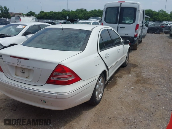2002 Mercedes-Benz C 230/260/280/320 z VIN WDBRF61J62E008897, wystawiony jako IAAI lot #42598695 z przebiegiem Nie podano mil oraz . Historia ofert i sprzedaży dostępna na DreamBid. Obrazek 4.