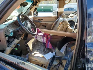 2004 GMC Yukon XL SLT with VIN 1GKEC16ZX4J107876, listed as a Copart auction lot 87132974 with 682,081 mi miles and Salvage Title. Bid and sale history available at carsss.com. Image 7.