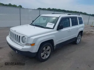 2016 Jeep Patriot High Altitude z VIN 1C4NJPFA0GD795999, wystawiony jako IAAI lot #42684807 z przebiegiem 152 845 mil mil oraz . Historia ofert i sprzedaży dostępna na DreamBid. Obrazek 2.
