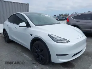 2021 Tesla Model Y Long Range with VIN 5YJYGDEE3MF081304, listed as a IAAI auction lot 42119270 with 90,521 mi miles. Bid and sale history available at carsss.com. Image 1.