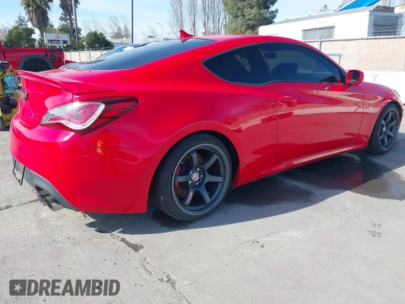 2013 Hyundai Genesis Coupe Track z VIN KMHHU6KJ4DU098623, wystawiony jako IAAI lot #41562667 z przebiegiem 120 690 mil mil oraz . Historia ofert i sprzedaży dostępna na DreamBid. Obrazek 4.