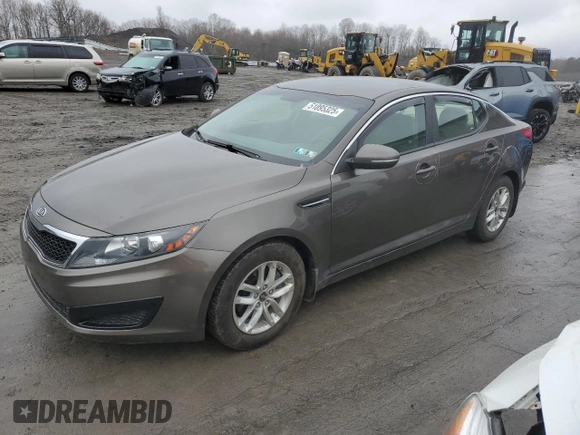 2011 Kia Optima LX z VIN KNAGM4A75B5173585, wystawiony jako Copart lot #51895325 z przebiegiem 137 318 mil mil oraz Szkoda całkowita • Salvage title. Historia ofert i sprzedaży dostępna na DreamBid. Obrazek 1.
