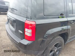 2011 Jeep Patriot Sport with VIN 1J4NF1GB5BD188117, listed as a IAAI auction lot 42146826 with 142,760 mi miles. Bid and sale history available at carsss.com. Image 4.