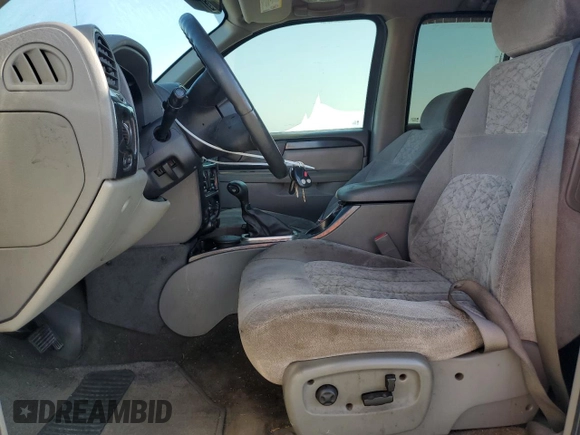 2003 GMC Envoy SLT z VIN 1GKDS13S032373020, wystawiony jako Copart lot #54986765 z przebiegiem 235 711 mil mil oraz Tytuł czysty. Historia ofert i sprzedaży dostępna na DreamBid. Obrazek 7.