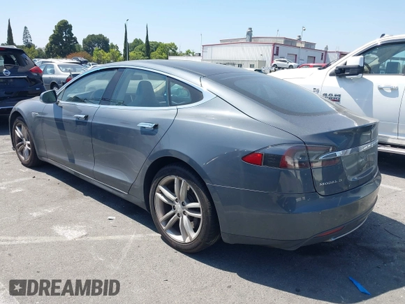 2014 Tesla Model S 60 z VIN 5YJSA1S16EFP40968, wystawiony jako IAAI lot #42331754 z przebiegiem 159 717 mil mil oraz . Historia ofert i sprzedaży dostępna na DreamBid. Obrazek 3.
