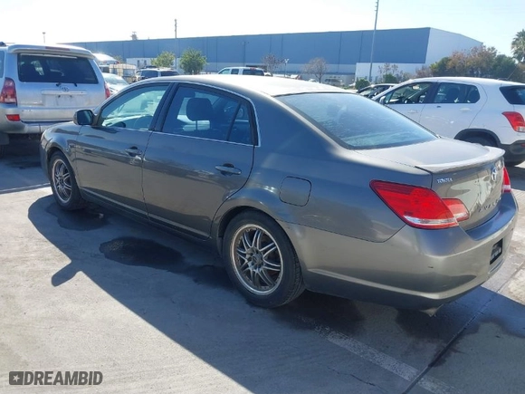 2007 Toyota Avalon XL with VIN 4T1BK36B77U197115, listed as a IAAI auction lot 41669729 with 289,786 mi miles. Bid and sale history available at carsss.com. Image 3.