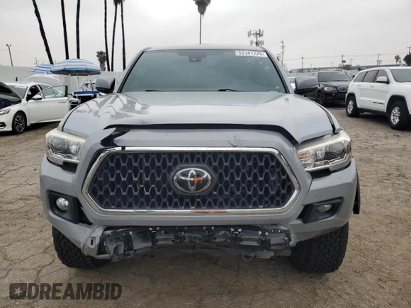 2018 Toyota Tacoma SR5 z VIN 3TMAZ5CN8JM063442, wystawiony jako Copart lot #55141725 z przebiegiem 110 926 mil mil oraz Szkoda całkowita • Salvage title. Historia ofert i sprzedaży dostępna na DreamBid. Obrazek 5.