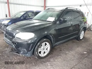 2011 BMW X5 35d z VIN 5UXZW0C54BL369201, wystawiony jako IAAI lot #42285920 z przebiegiem 158 287 mil mil oraz . Historia ofert i sprzedaży dostępna na DreamBid. Obrazek 18.