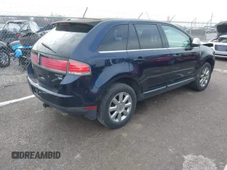 2008 Lincoln MKX z VIN 2LMDU88CX8BJ23026, wystawiony jako IAAI lot #41057779 z przebiegiem 176 690 mil mil oraz . Historia ofert i sprzedaży dostępna na DreamBid. Obrazek 4.