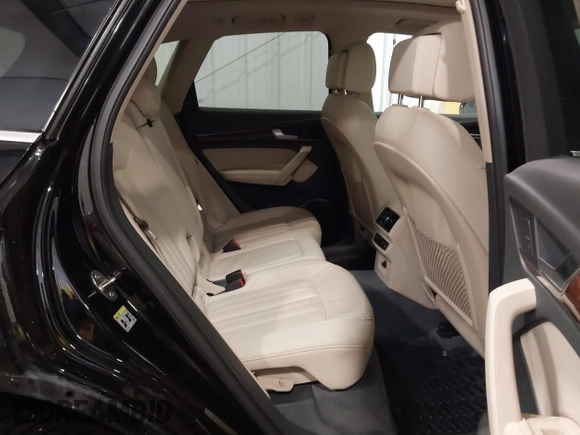 2018 Audi Q5 Prestige z VIN WA1CNAFY8J2144431, wystawiony jako IAAI lot #42100177 z przebiegiem 50 606 mil mil oraz . Historia ofert i sprzedaży dostępna na DreamBid. Obrazek 8.