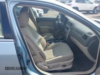 2010 Ford Fusion Hybrid z VIN 3FADP0L35AR279780, wystawiony jako IAAI lot #42480146 z przebiegiem 148 080 mil mil oraz . Historia ofert i sprzedaży dostępna na DreamBid. Obrazek 5.