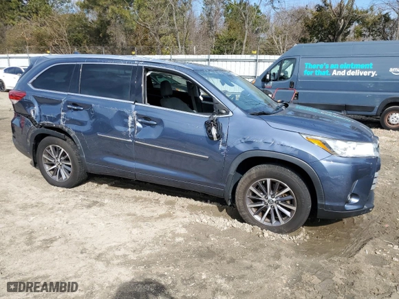 2017 Toyota Highlander XLE with VIN 5TDJZRFH1HS393351, listed as a Copart auction lot 46149615 with 68,985 mi miles and Salvage Title. Bid and sale history available at carsss.com. Image 4.
