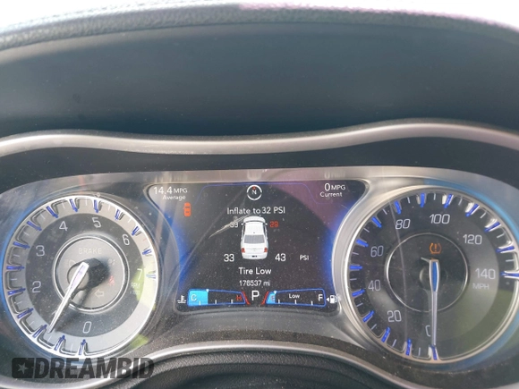 2015 Chrysler 300 Limited z VIN 2C3CCAAG0FH785988, wystawiony jako IAAI lot #42501629 z przebiegiem 176 537 mil mil oraz . Historia ofert i sprzedaży dostępna na DreamBid. Obrazek 7.