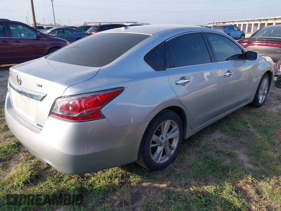 2014 Nissan Altima 2.5 S with VIN 1N4AL3AP2EN235296, listed as a IAAI auction lot 41938681 with Not Provided miles. Bid and sale history available at carsss.com. Image 4.