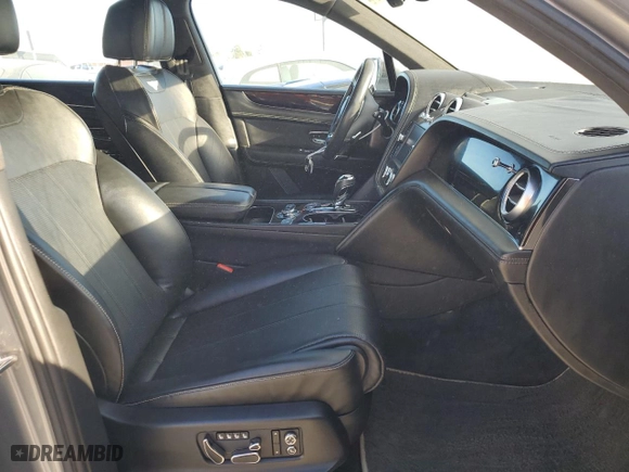 2019 Bentley Bentayga V8 with VIN SJAAM2ZV4KC024727, listed as a Copart auction lot 80631684 with 38304 miles and Non Repairable. Bid and sale history available at carsss.com. Image 5.
