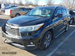 2015 Toyota Highlander Limited with VIN 5TDDKRFH6FS158247, listed as a IAAI auction lot 41210824 with 97,573 mi miles. Bid and sale history available at carsss.com. Image 17.