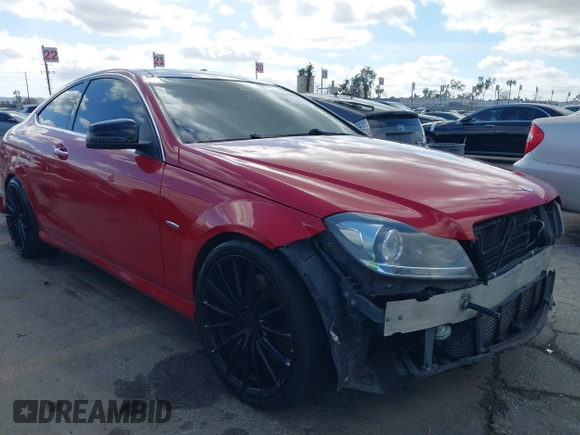 2013 Mercedes-Benz C 250 z VIN WDDGJ4HB3DG060396, wystawiony jako IAAI lot #41519502 z przebiegiem 119 252 mil mil oraz . Historia ofert i sprzedaży dostępna na DreamBid. Obrazek 1.