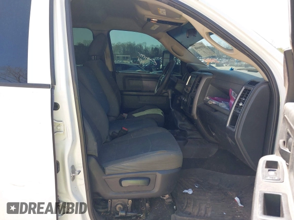 2017 Ram 2500 Tradesman z VIN 3C6UR5CL4HG698671, wystawiony jako IAAI lot #41856048 z przebiegiem 190 209 mil mil oraz . Historia ofert i sprzedaży dostępna na DreamBid. Obrazek 5.