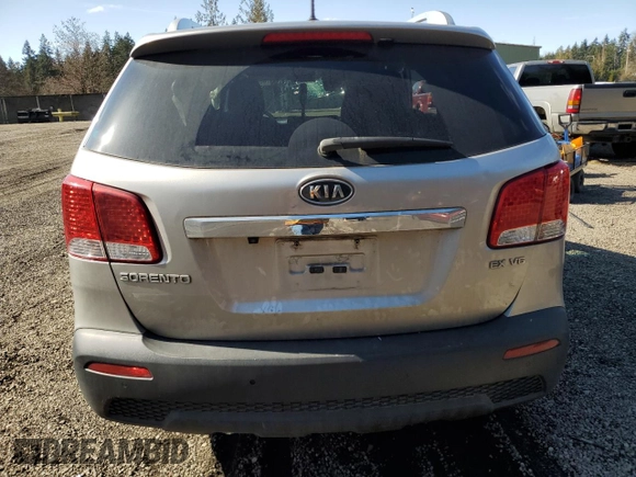 2013 Kia Sorento EX z VIN 5XYKUDA27DG360953, wystawiony jako Copart lot #48254445 z przebiegiem 134 637 mil mil oraz Szkoda całkowita • Salvage title. Historia ofert i sprzedaży dostępna na DreamBid. Obrazek 6.
