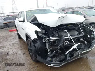 2024 Volkswagen Atlas SE с VIN 1V2KE2CA0RC251671, выставлен на аукционе IAAI как лот 41094446 с пробегом 5 323 миль миль и . История ставок и продаж доступна на DreamBid. Изображение 6.
