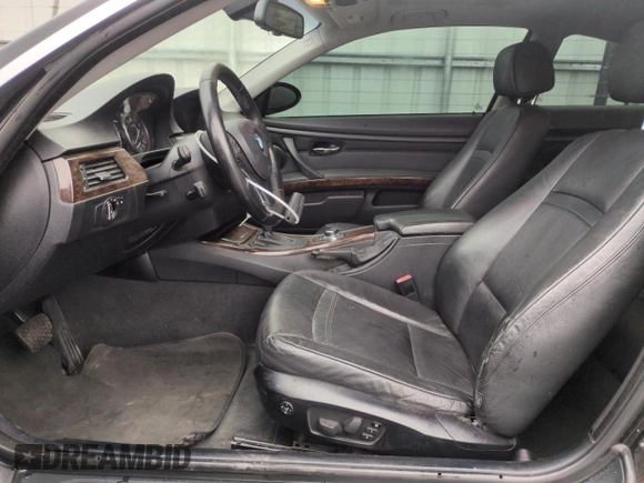2009 BMW 3 Series 335i z VIN WBAWB73519P046670, wystawiony jako Copart lot #59224195 z przebiegiem 117 595 mil mil oraz Szkoda całkowita • Salvage title. Historia ofert i sprzedaży dostępna na DreamBid. Obrazek 7.