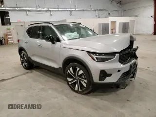 2024 Volvo XC40 Ultimate Dark Theme z VIN YV4L12UM4R2213891, wystawiony jako Copart lot #85272044 z przebiegiem Nie podano mil oraz Nie do naprawy • Non repairable. Historia ofert i sprzedaży dostępna na DreamBid. Obrazek 11.