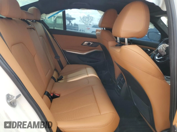2022 BMW 3 Series 330i z VIN 3MW5R1J04N8C45622, wystawiony jako Copart lot #55467275 z przebiegiem 42 977 mil mil oraz Szkoda całkowita • Salvage title. Historia ofert i sprzedaży dostępna na DreamBid. Obrazek 10.