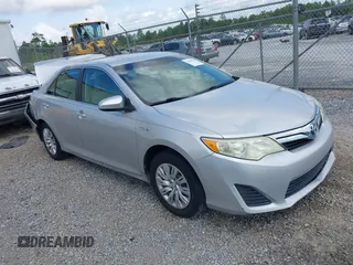 2012 Toyota Camry XLE z VIN 4T1BD1FK2CU002126, wystawiony jako IAAI lot #42301545 z przebiegiem 202 522 mil mil oraz . Historia ofert i sprzedaży dostępna na DreamBid. Obrazek 1.
