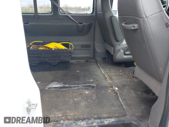 2018 Chevrolet Express Passenger LT z VIN 1GAZGPFG0J1329933, wystawiony jako IAAI lot #42116300 z przebiegiem 114 269 mil mil oraz . Historia ofert i sprzedaży dostępna na DreamBid. Obrazek 8.