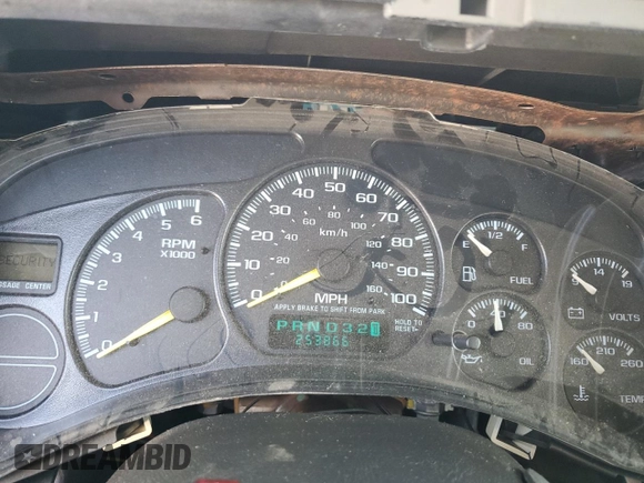 2000 Chevrolet Suburban LT with VIN 3GNFK16T8YG186798, listed as a Copart auction lot 73333444 with 253,866 mi miles and Salvage Title. Bid and sale history available at carsss.com. Image 9.